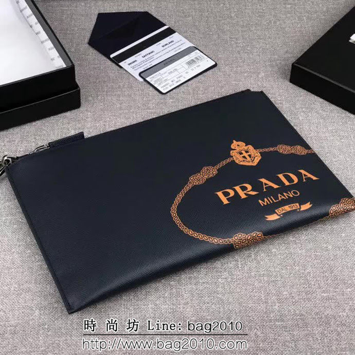 PRADA普拉達 專櫃最新款 摩登態度系列 十字紋牛皮 男士手包 2NG005 DD1824